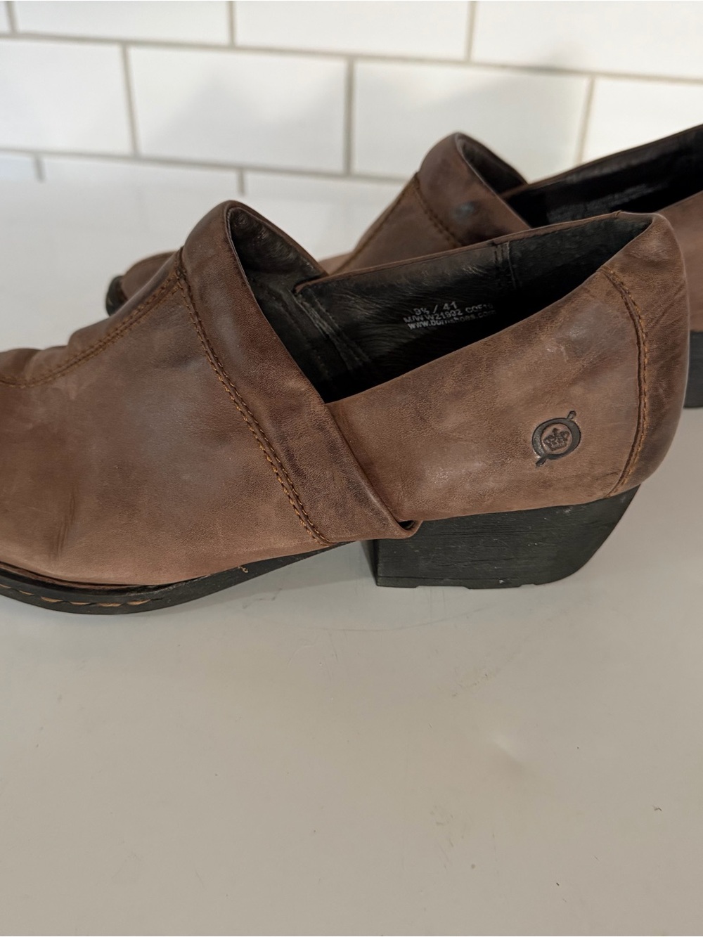 Born Brown Leather Women's Slip-On Pump Round Toe Block Heel Logo US 9.5
